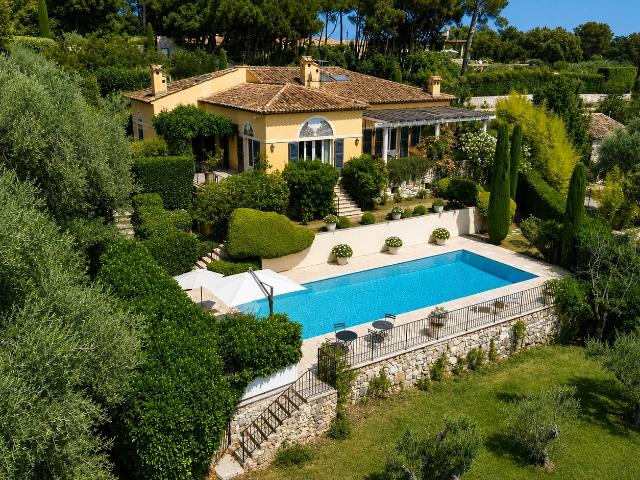Villa provençale exceptionnelle avec permis de construire et panoramiques près de Saint Paul de Vence