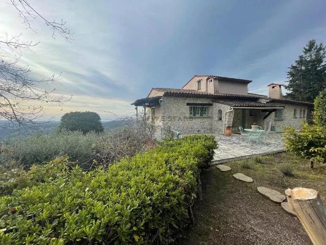Villa provençale en pierre avec vue mer et jardin de 2000m2. 300m² Tourrettes sur Loup