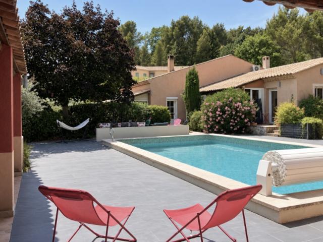 Villa Provençale Piscine et Dépendances sur 2.500m2 proche