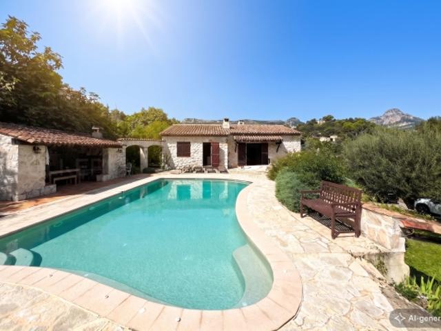 Villa provençale pleine de charme avec vue montagne àVence