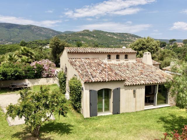 Villa provençale proche du centre avec un fort potentiel 107m² Le Plan de la Tour