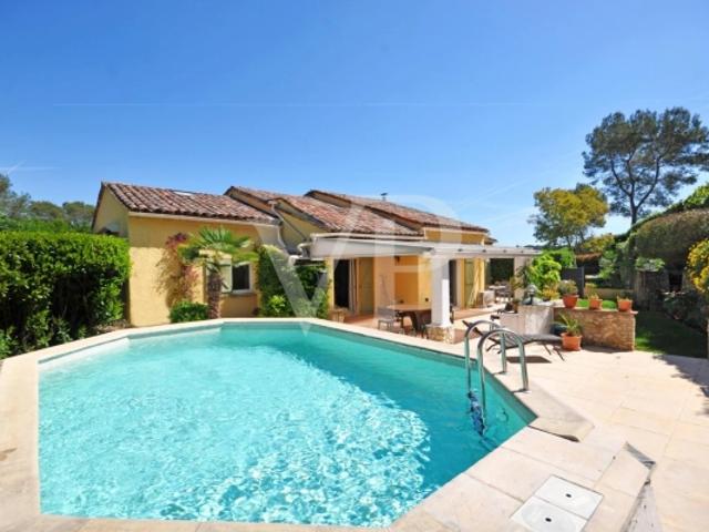 Villa provençale rénovée avec dépendance et piscine
