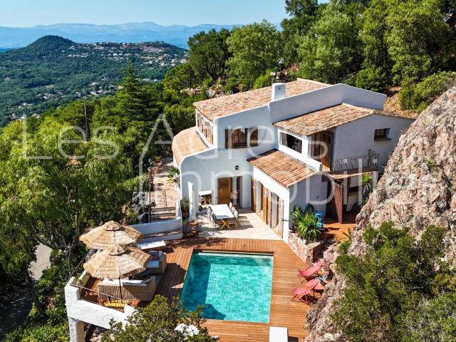 Villa Provençale Unique avec Vue Estérel 188m² Les Adrets de l'Estérel