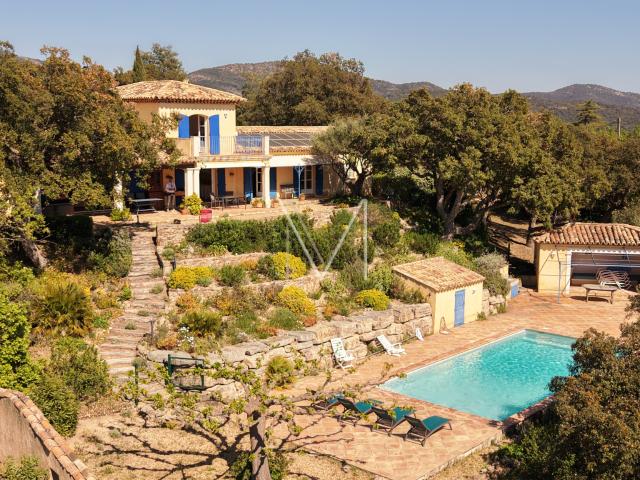 VILLA PROVENÇALE, VUE EXCEPTIONNELLE, PISCINE ET DÉPENDANCE