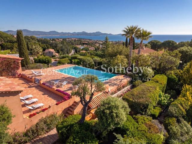 Villa provençale vue mer: terrain 1 500 m² avec piscine, se. 180m² Saint Aygulf