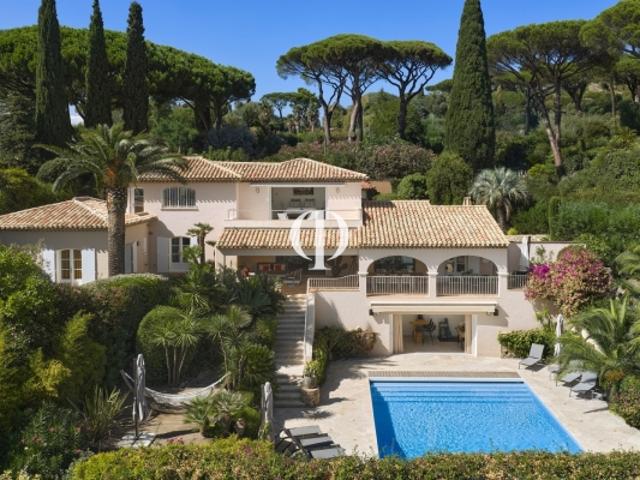 Villa provençale vue sur la mer à quelques pas du centre ville