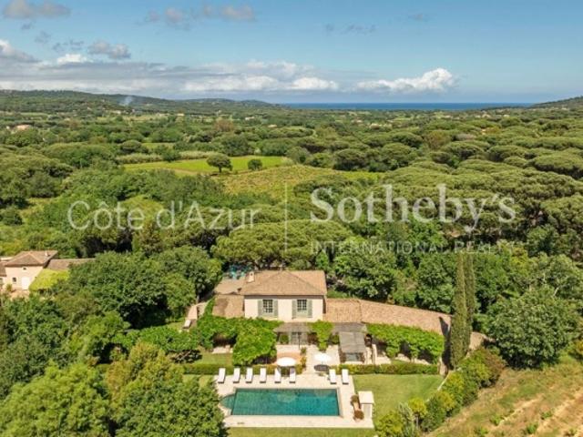 Villa provençale 210 m² avec piscine et jardin paysager proche Pampelonne