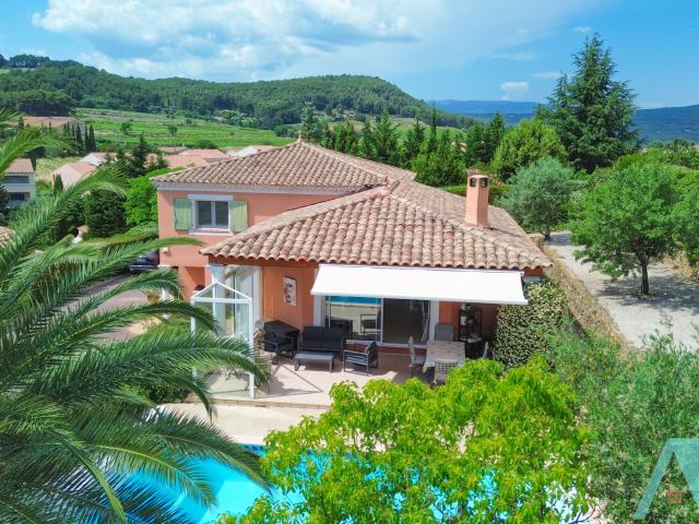Villa provençale 4 pièces vue dégagée avec garage et atelier