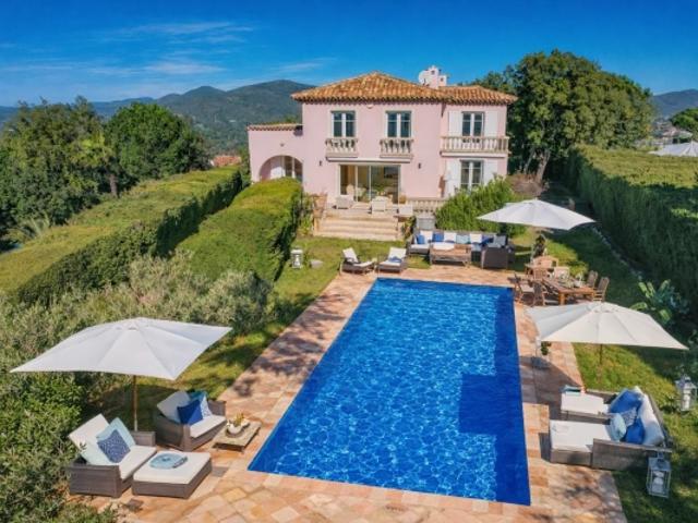 VILLA PROVENCALE AU CALME PROCHE DU CENTRE ET DE LA PLAGE