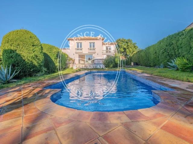 VILLA PROVENCALE AU CALME PROCHE DU CENTRE ET DE LA PLAGE