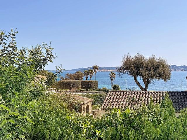 VILLA PROVENCALE AVEC GRAND TERRAIN PROCHE PLAGES A VENDRE A GRIMAUD BEAUVALLON GOLFE DE SAINT TROPEZ