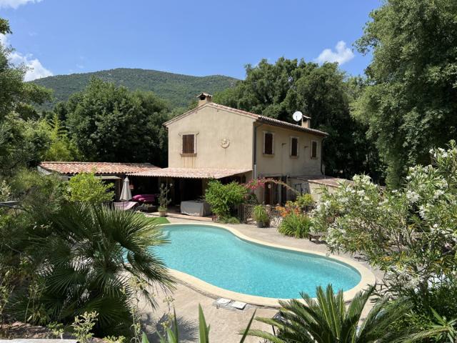 VILLA PROVENCALE AVEC PISCINE JARDIN 2020 m2