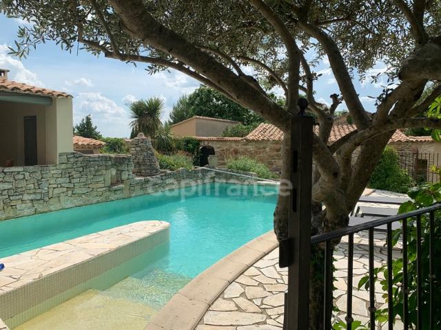VILLA PROVENCALE DE PLAIN PIED A AUBIGNAN 84 AVEC PISCINE