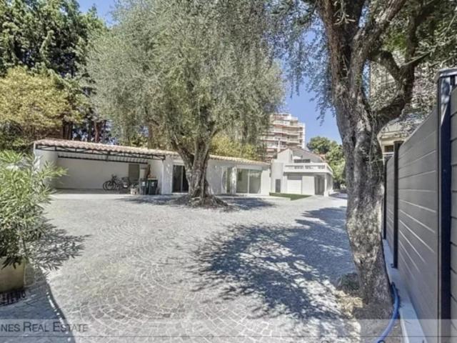 Villa Prestige Cannes Centre Jardin 900m² à pied de la Croisette