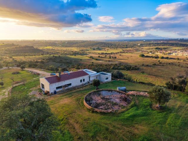 Villa privada com terreno 120.000 m2 227m² Algoz e Tunes