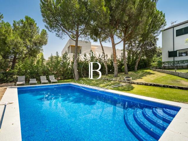 Villa privada con piscina y vistas a la Sierra de Madrid