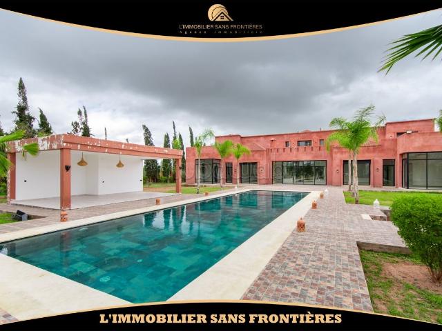 Villa privée à vendre sur la Route de Fès, Marrakech – 5 000 m² de terrain / 1 000 m² habitables