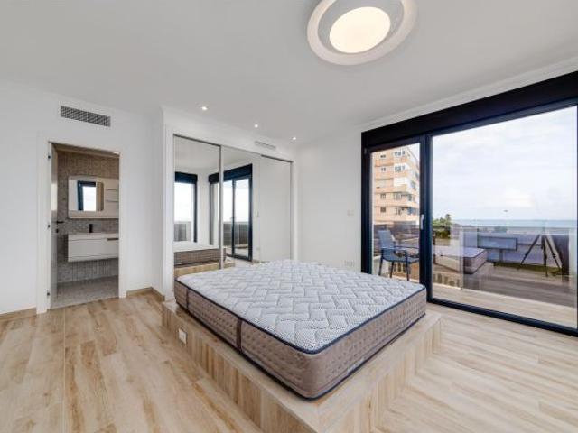 Villa primera linea en Torrevieja