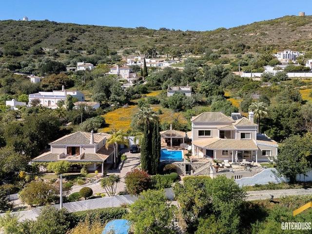 Villa principal e moradia de hóspedes à venda em Santa Bárba. 477m² Santa Bárbara De Nexe