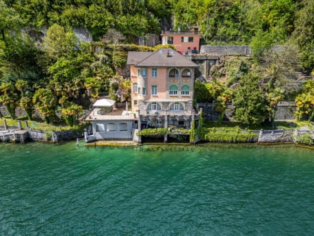 Villa Principe Paar Repräsentative historische Villa direkt am See