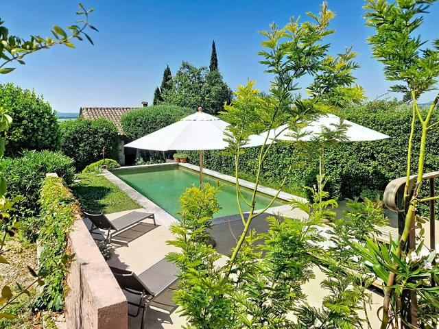 Villa Pujaut 4 pièce s 162 m2 plus dépendances de 60 m² et. 162m² Pujaut