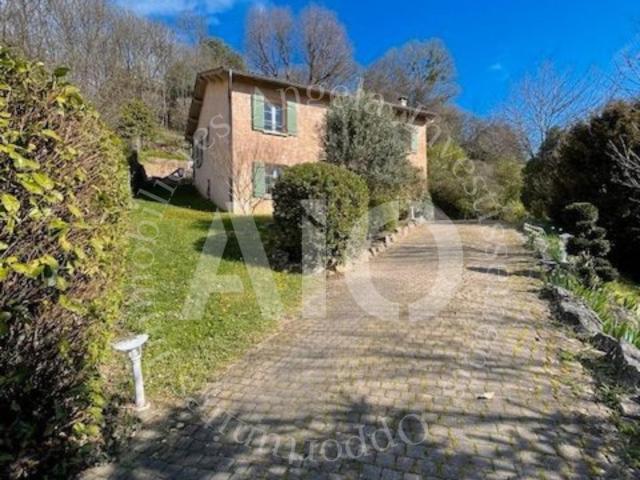 Villa R+1 de 200m2 et jardin de 800m2 dans la commune de Couzon au Mont d'Or