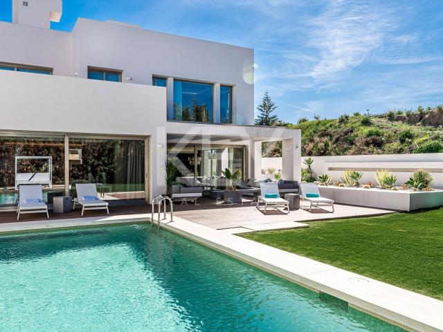 Villa Ravetta in Rio Verde Playa, Marbella Golden Mile