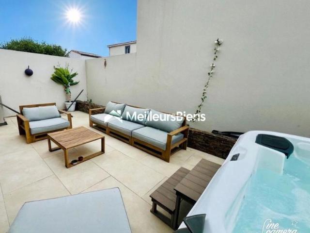 VILLA RE 2020 120m2, AVEC JACUZZI ET GARAGE