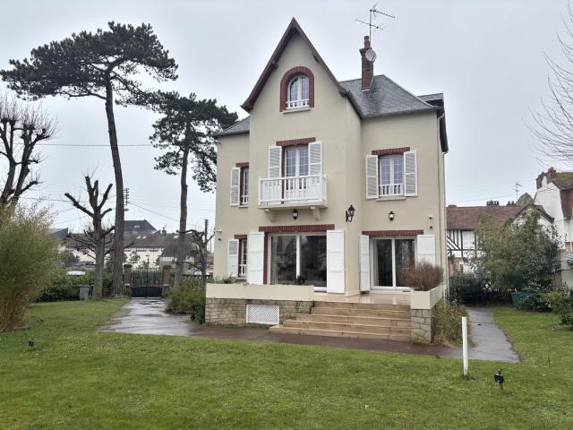 VILLA REMARQUABLE EVENTAIL