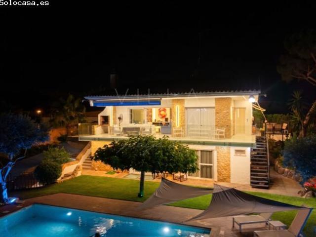 VILLA RENOVADA CON PISCINA, VISTAS AL MAR Y EXCELENTE UBICACIÓN CERCA DEL