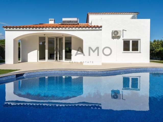 Villa Renovada de Charme com Piscina e Jardim às Portas de Vilamoura