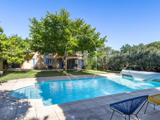 Villa rénovée avec piscine à vendre proche L'Isle sur la Sor. 160m² Châteauneuf De Gadagne
