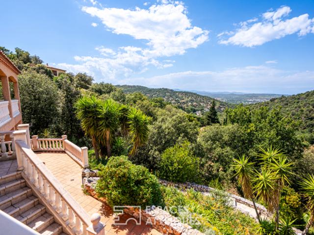 Villa rénovée avec piscine au coeur des Chartreuses