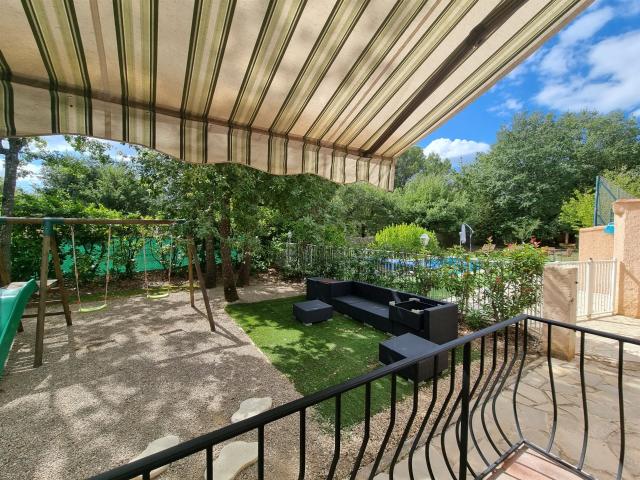 Villa rénovée avec piscine chauffée et terrain de tennis 140m² Régusse