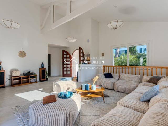 Villa rénovée, avec piscine, dans le quartier des Abatilles, A