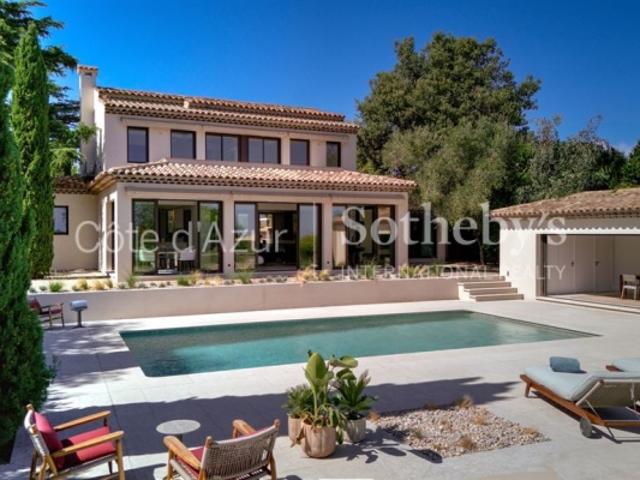 Villa rénovée avec vue mer à vendre à Super Cannes Vallauris