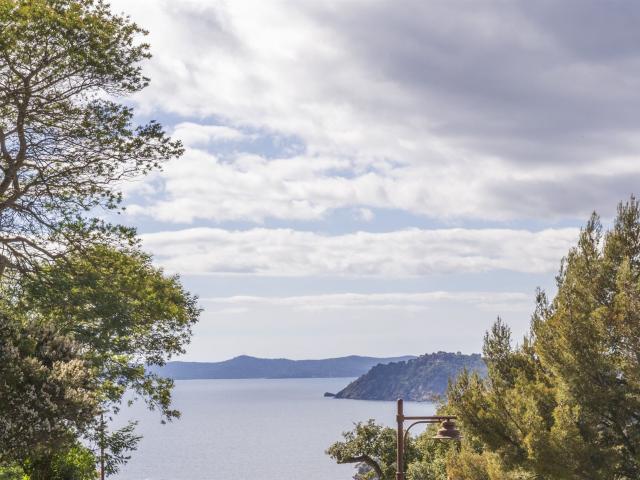 Villa rénovée avec vue sur la mer et climatisée 145m² Rayol Canadel sur Mer
