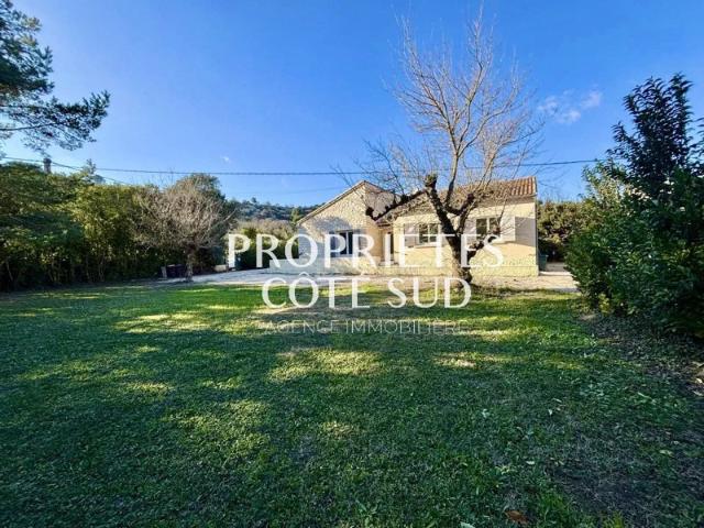 Villa rénovée de plain pied sur 1600M² de terrain, au calme à Pujaut
