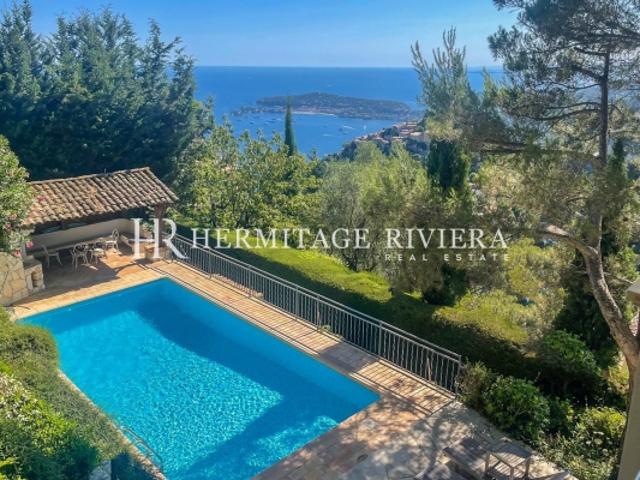 Villa rénovée Vue surplombant le village Piscine