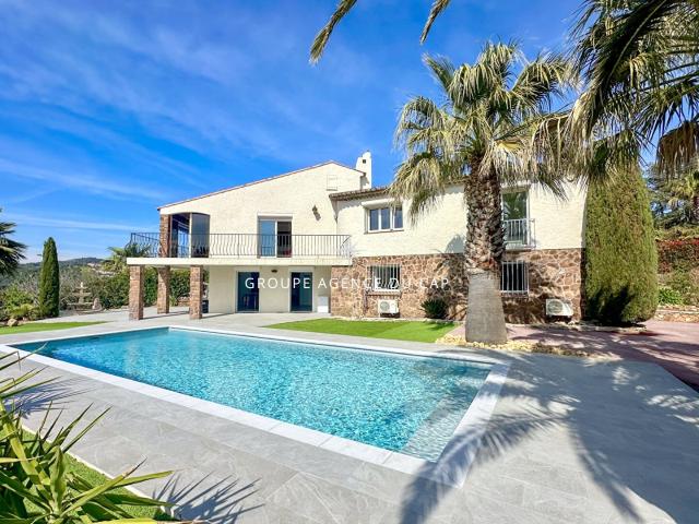 Villa Renovee 7 Pièces 200 M² Avec Vue Degagée Mer, Aux Issa. 200m² Les Issambres