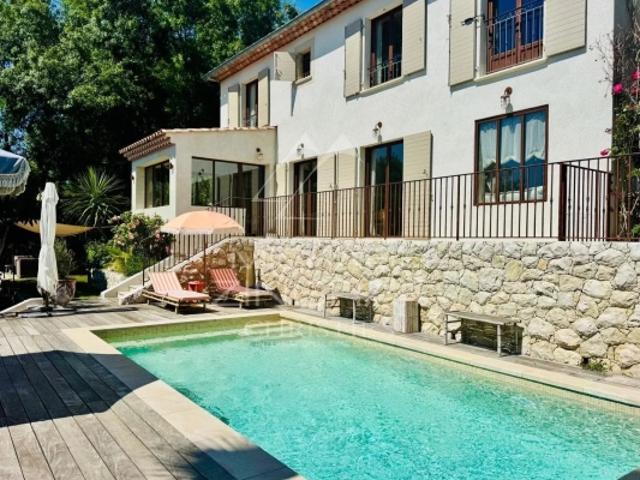 Villa récente au calme à Saint Paul de Vence