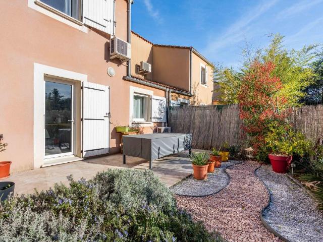 Villa récente avec jardin, double terrasse et garage – Village avec commerces à 15 min d’Uzès