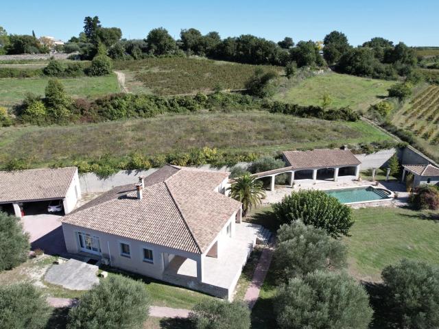 Villa récente avec piscine et annexes à 20 minutes d'Uzès