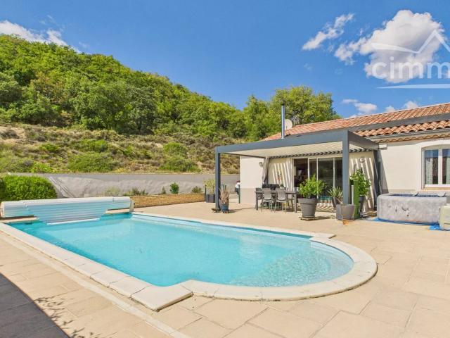 Villa récente de plain pied 2004 avec piscine Sud Ardèche