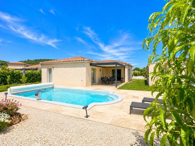 Villa récente de PP T4 sur 703 m2 de terrain