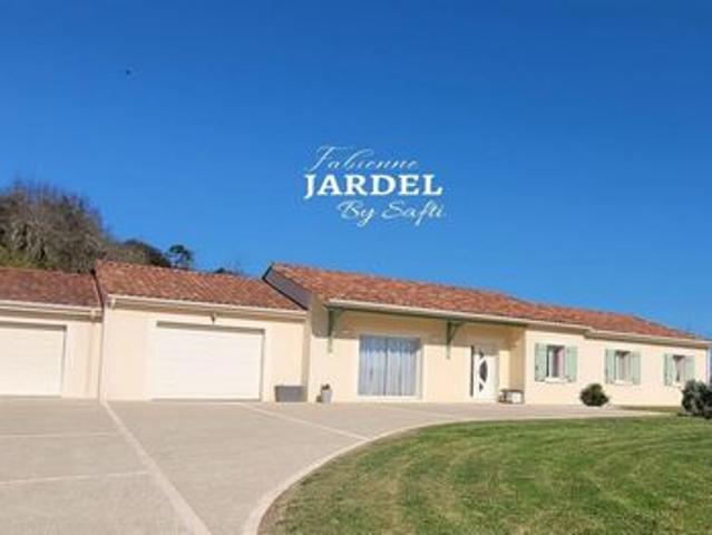Villa récente de 153 m² de plain pied avec piscine