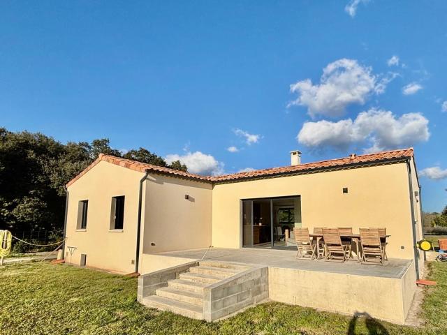 Villa récente 2023 de 105 m2 avec belle et lumineuse pièce. 105m² Grignan