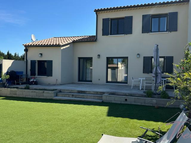 Villa récente 3 chambres avec terrasse et carport