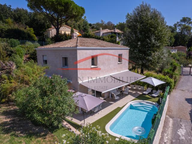 Villa récente 5 pièces avec jardin et piscine au calme absol