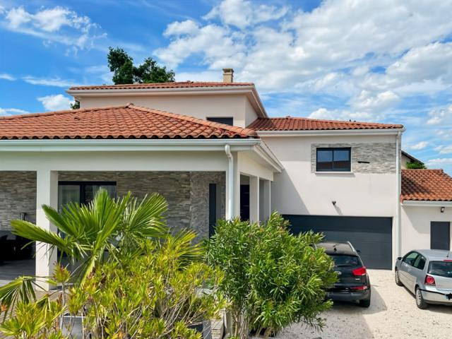 Villa récente 6 pièces 180 m2 sur parcelle 685 m2 Gerzat